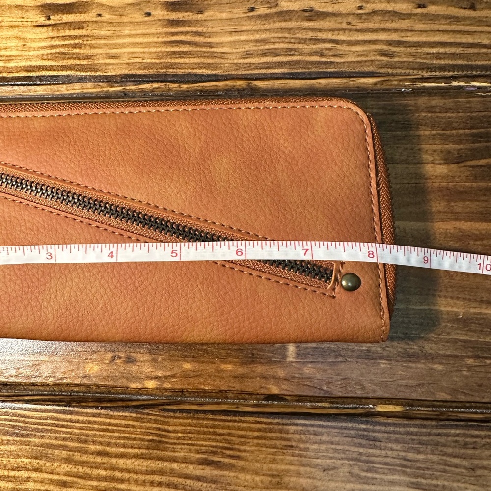 NWT Free People Wallet Brown Distressed Vegan Wristlet Strap Zip Closer Clutch - Picture 6 of 7